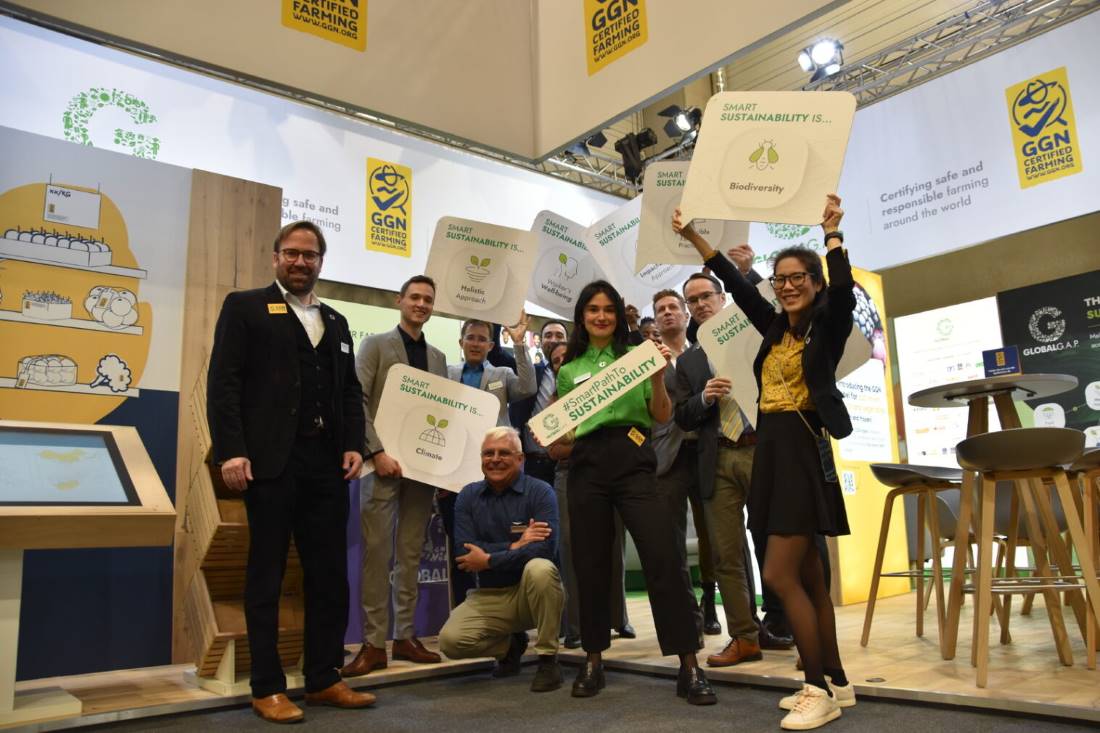 Image of team members at the GLOBALG.A.P. booth at the Fruit Attraction trade fair in Berlin in 2023