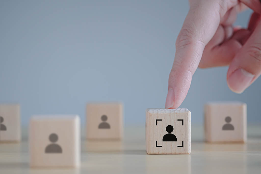 Image of a wooden block with a highlighted candidate icon