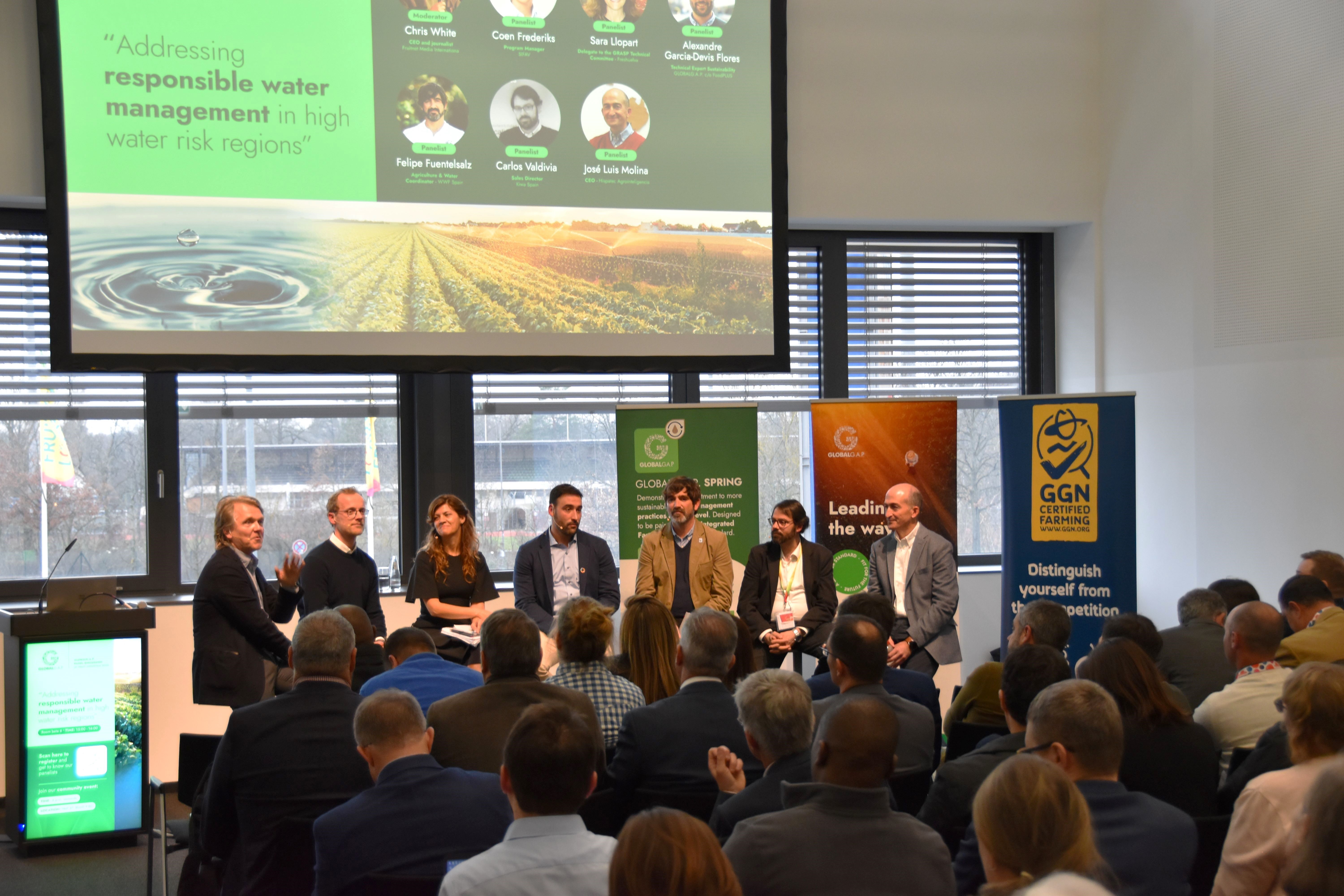 The panelists included GLOBALG.A.P. representative Alexandre Garcia-Devis Flores, WWF Spain agriculture and water coordinator Felipe Fuentelsaz, Hispatec Agrointeligencia CEO José Luis Molina, Kiwa Spain sales director Carlos Valdivia, Freshuelva GRASP technical committee delegate Sara Llopart, and Sustainability Initiative Fruit and Vegetables (SIFAV) program director Coen Frederiks. 